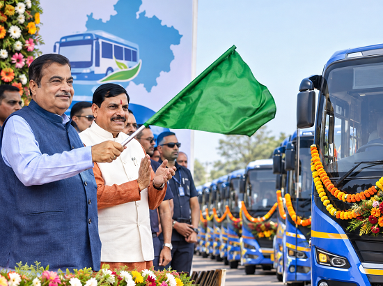 nitin gadkari in mp inogration cm sugam bus service